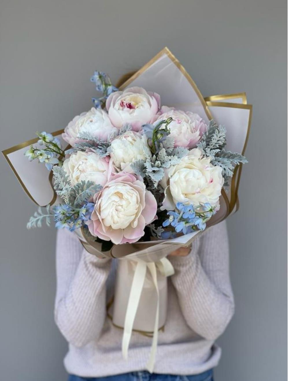 Festiva  Maxima & Delphinium Şakayık Buketi 